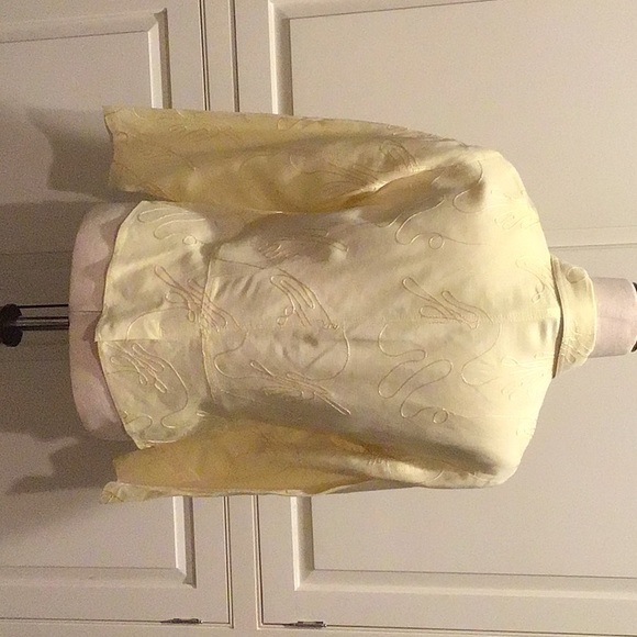PALE YELLOW EMBROIDERED LINEN/VISCOSE JACKET -- PERFECT FOR SPRING AND SUMMER! - Picture 2 of 3